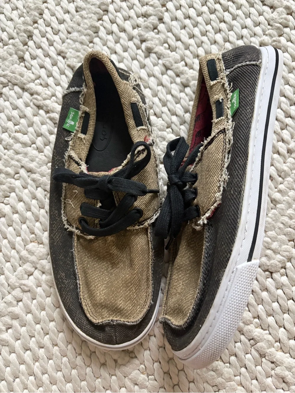 Sanuk excellent preowned